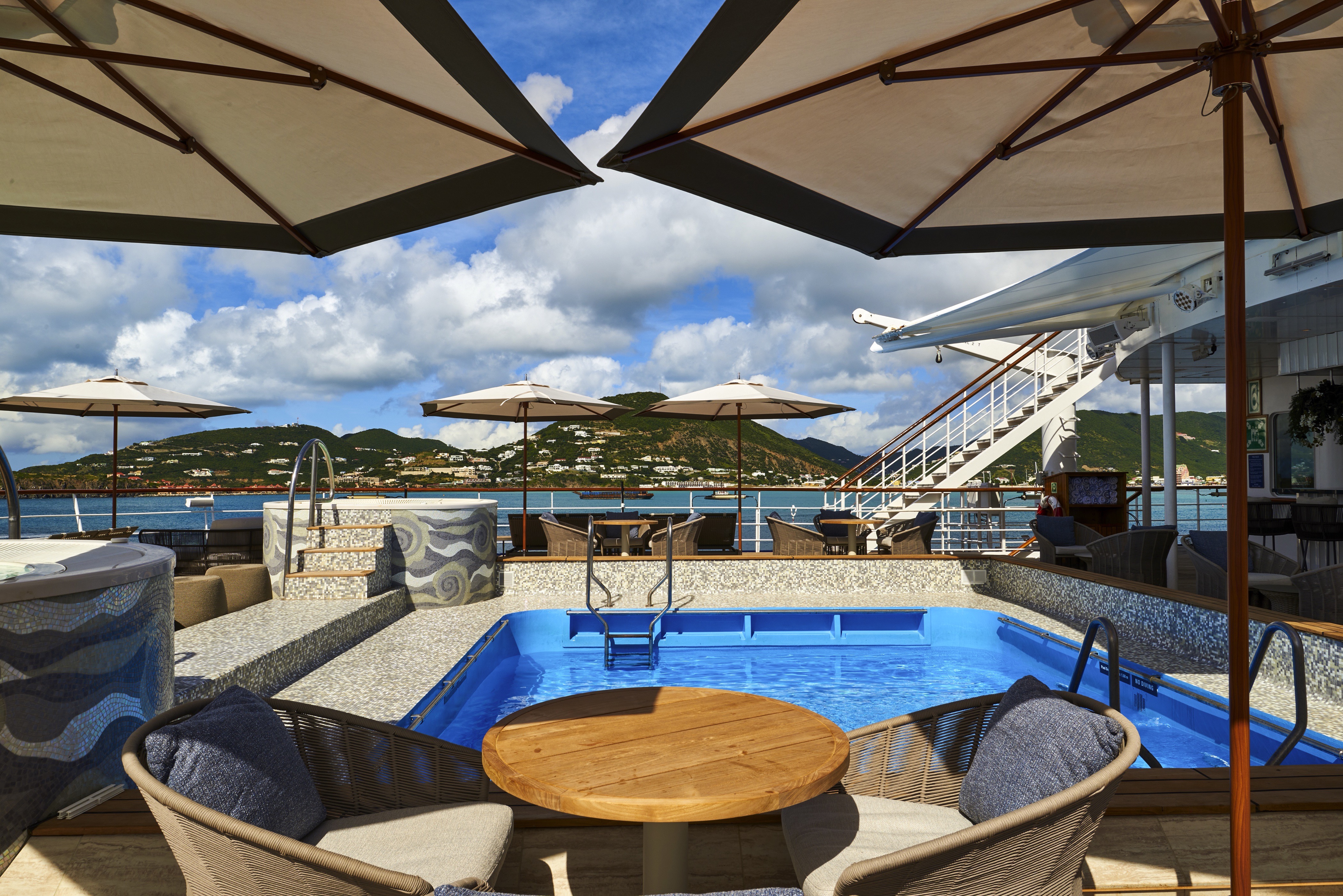 Wind Surf - Pool Deck & Bar
